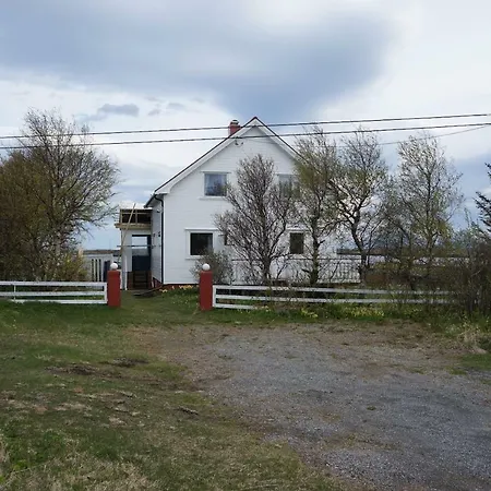 Feriehus Vacation Right By The Sea In Norwegian Archipelago District Helgeland. *