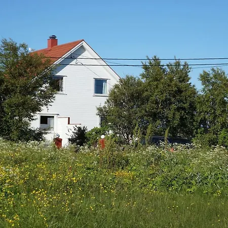 Vacation Right By The Sea In Norwegian Archipelago District Helgeland. Feriehus