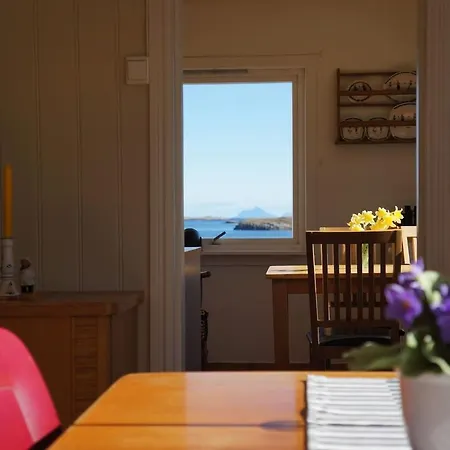 Vacation Right By The Sea In Norwegian Archipelago District Helgeland. Feriehus *