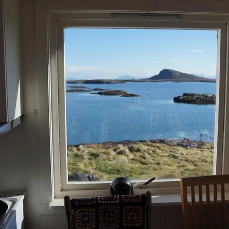 Feriehus Vacation Right By The Sea In Norwegian Archipelago District Helgeland.