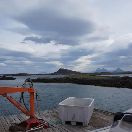 Feriehus Vacation Right By The Sea In Norwegian Archipelago District Helgeland. Vandve